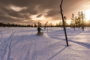 snow-mobile-safari