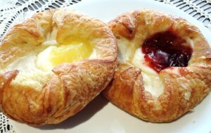 danish pastry, cream cheese, jam-892909.jpg