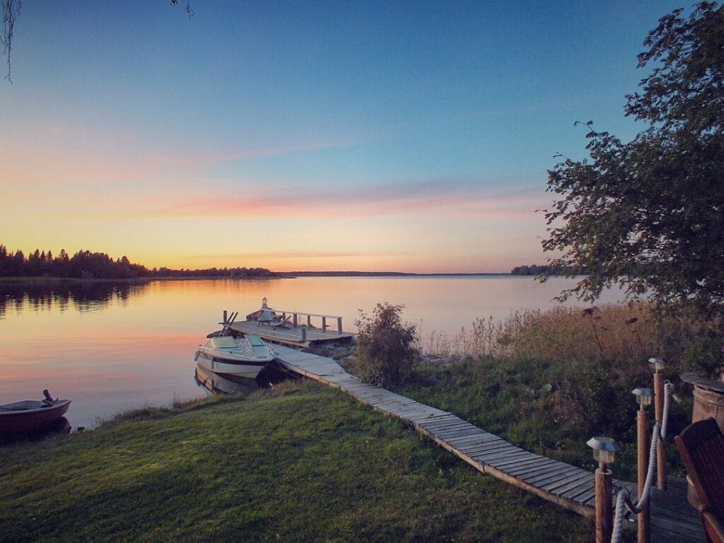 sea-evening-boat-finland