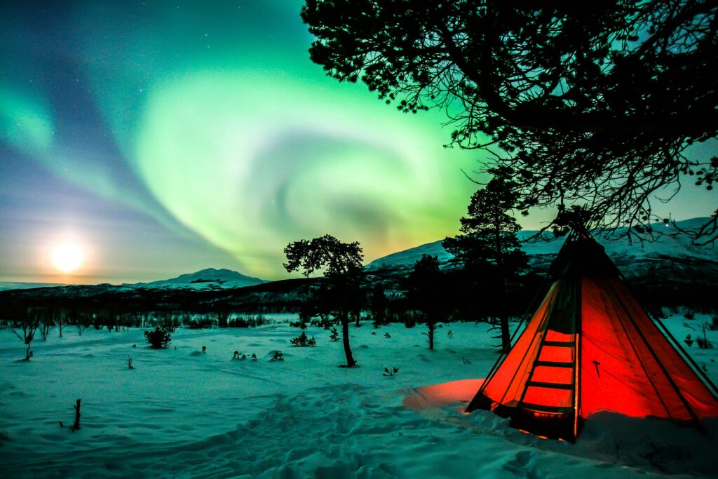 abisko-northern-lights-picnic