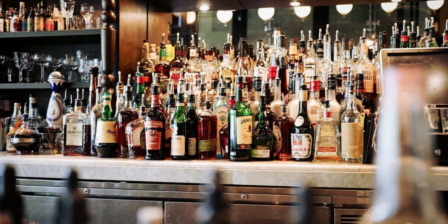 alcoholic-beverages-bar-beer